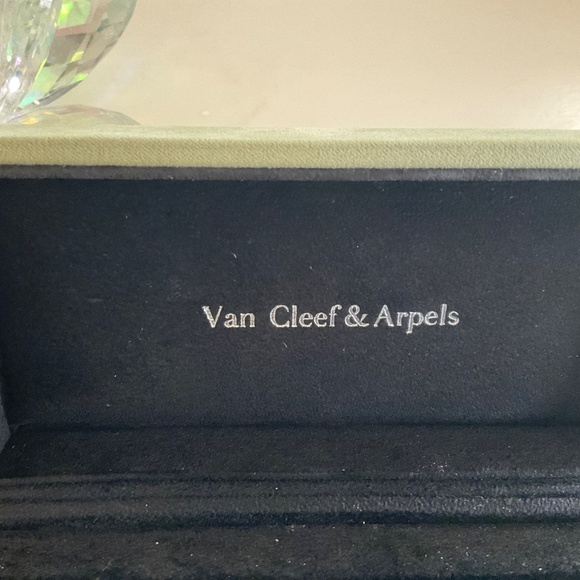 Van Cleef & Arpels Elegant Green Jewelry Box - Picture 5 of 7